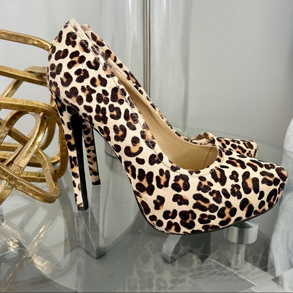 Kelsi Dagger Brette Leopard Print Platform Pumps - Picture 5 of 14